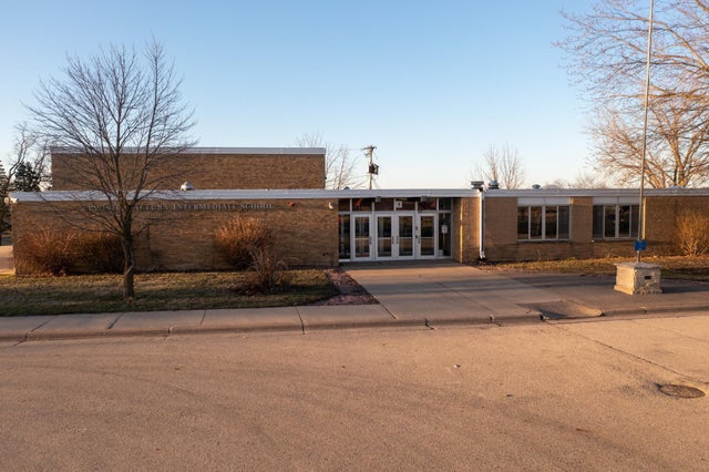 325 1st Avenue Se, Altura