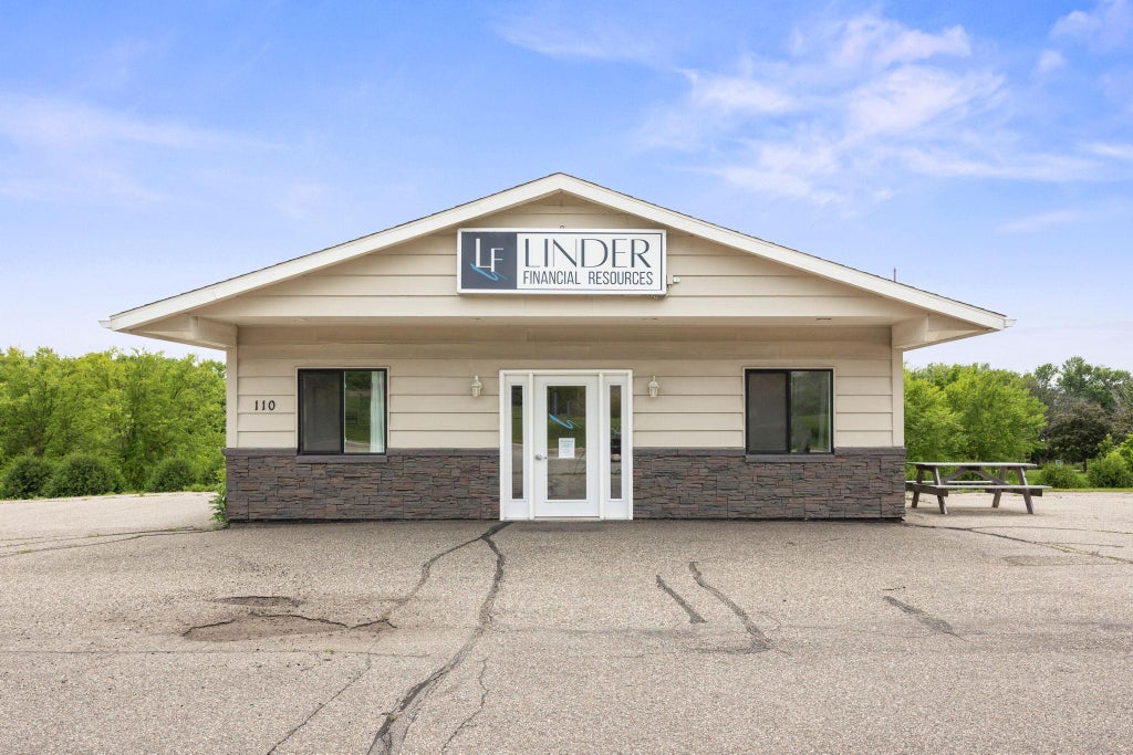 110 4th Avenue Ne, Hutchinson