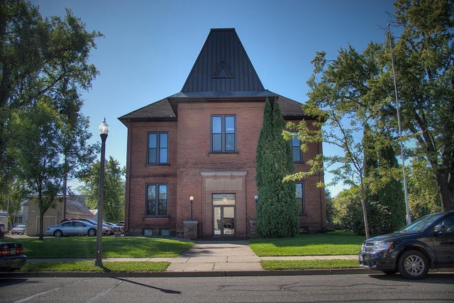 237 2nd Avenue Sw, Cambridge