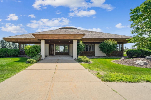 906 Dominion Drive, Hudson