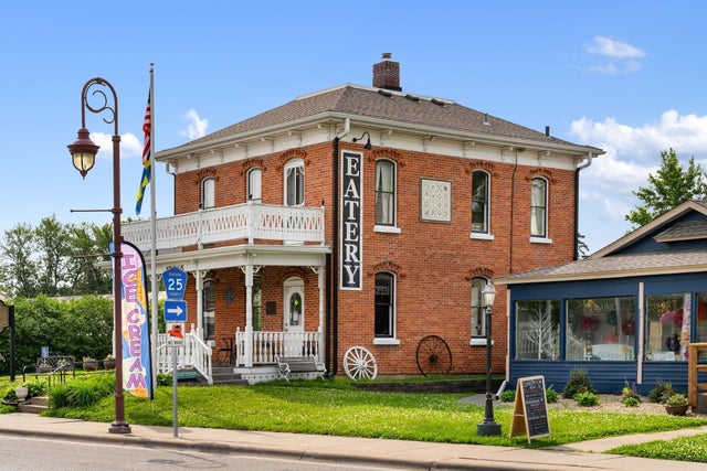 13045 Lake Boulevard, Lindstrom