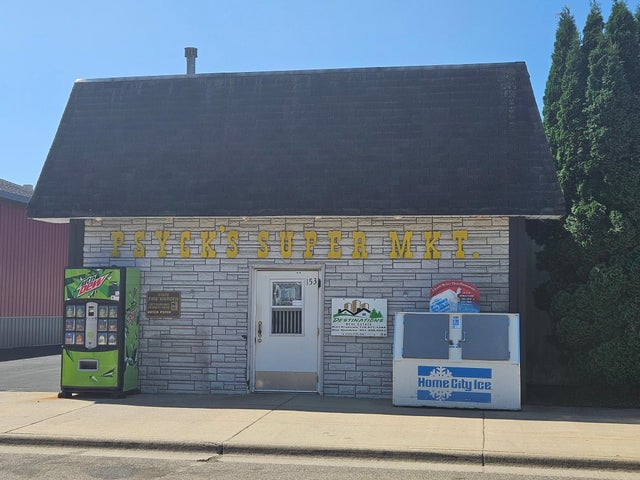 153 Main Street, Bowlus