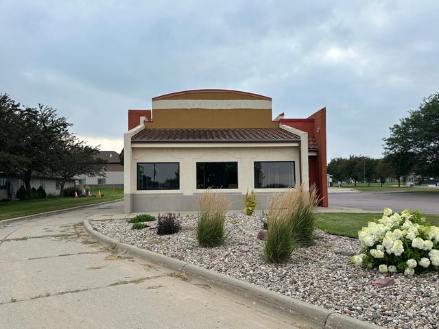 900 S Kniss Avenue, Luverne