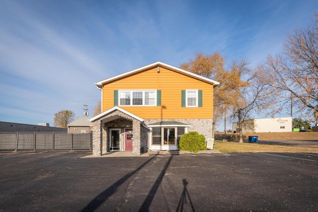 1111 N Knowles Avenue, New Richmond