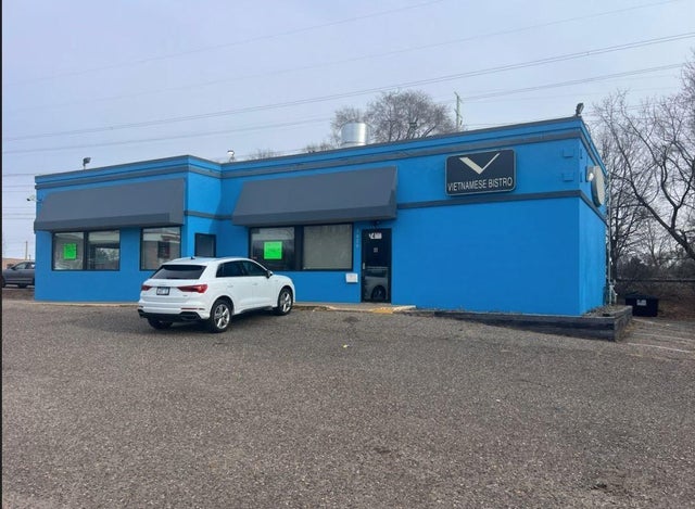 7429 E River Road Ne, Fridley