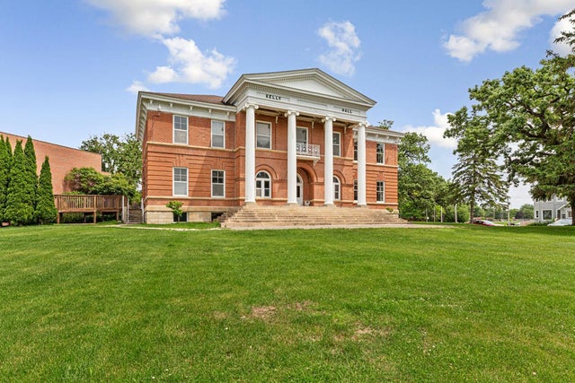 318 S Grove Avenue, Owatonna