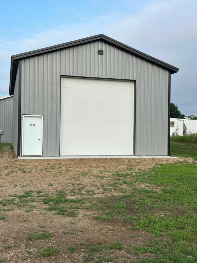 1633 N Hwy 59, Marshall