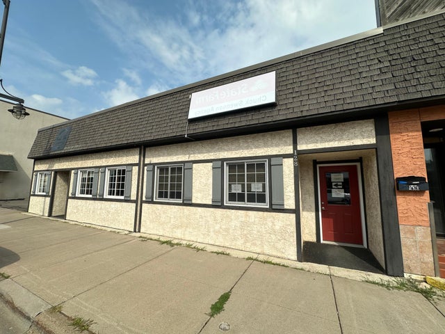 128 Union Street S, Mora