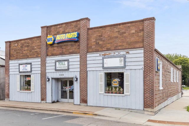 228 Lewis Avenue S, Watertown