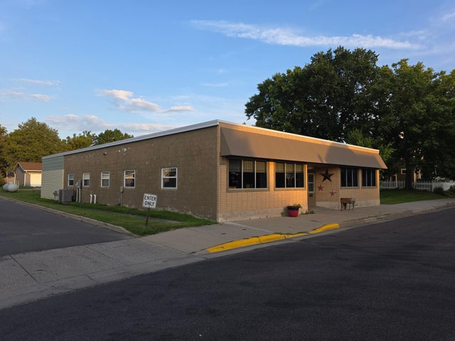 115 4th Avenue S, Brownton