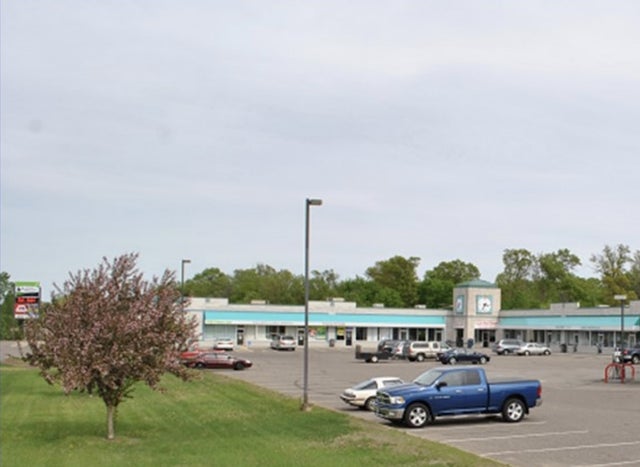 3146 Viking Boulevard Nw, Oak Grove