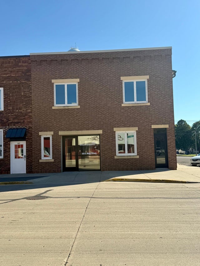 301 E Main Street, Blooming Prairie