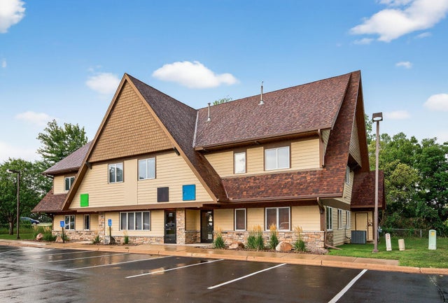 2115 County Road D E 200, Maplewood