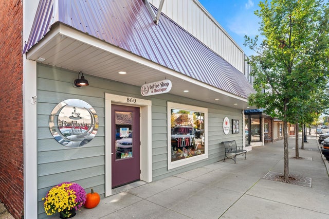 860 Main Street, Baldwin