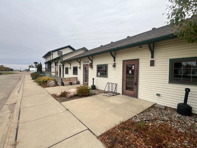 18 N Borud Street, Winger