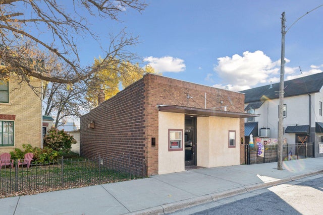 106 Paul Avenue S, Cologne