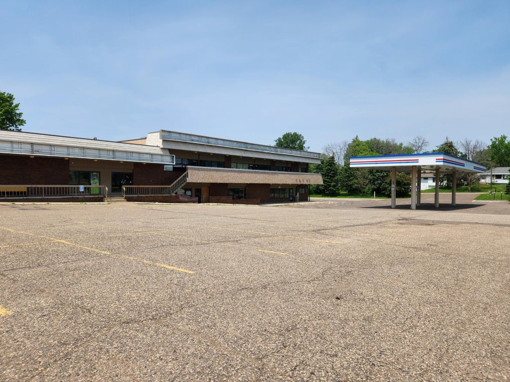 2137 Division Street N, North St Paul