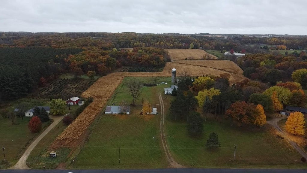 1297 Evergreen Drive, Kinnickinnic Twp