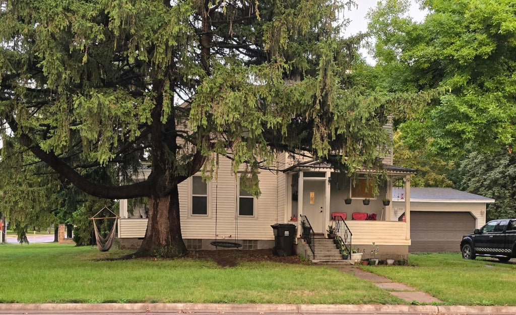 516 11th Street N, Mountain Lake