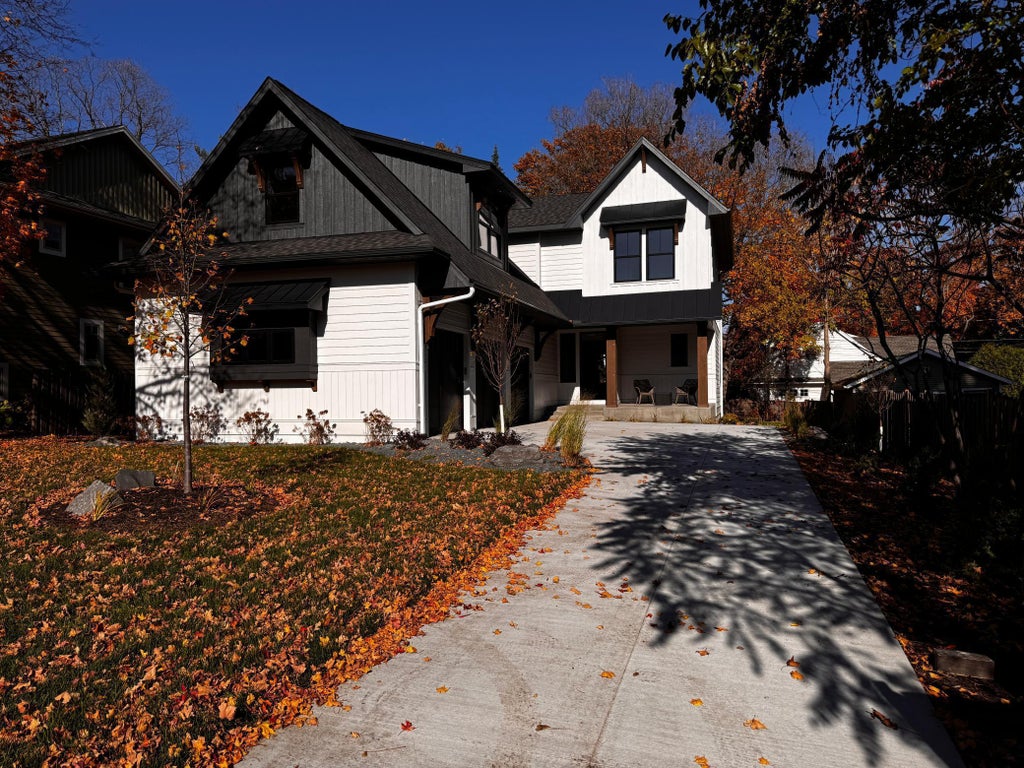 641 Park Street E, Wayzata