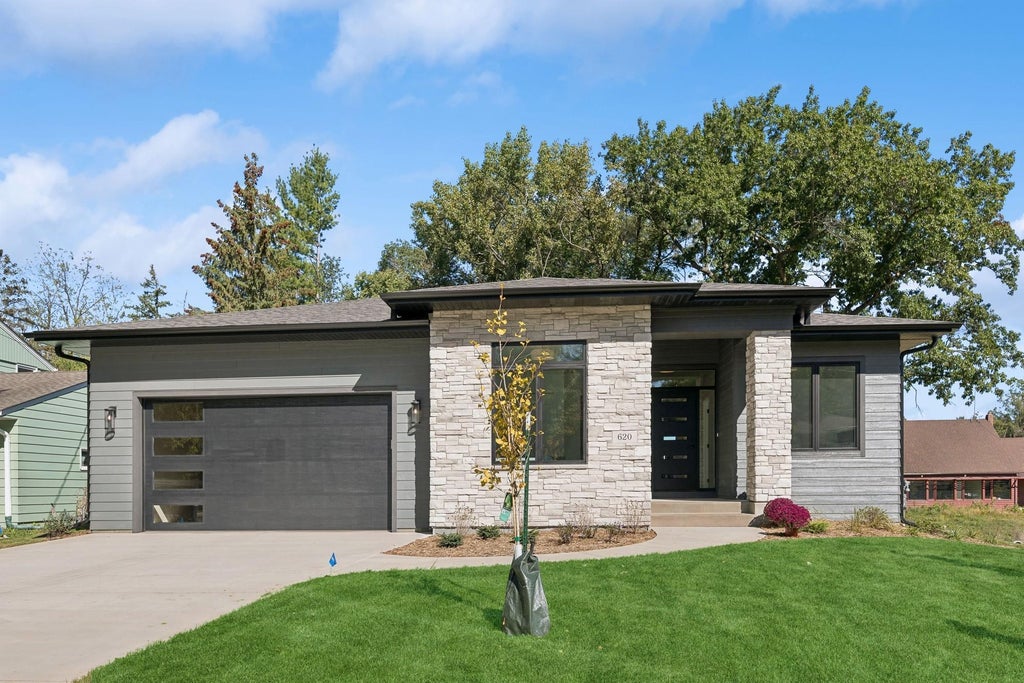 620 Greenvale Avenue, Northfield