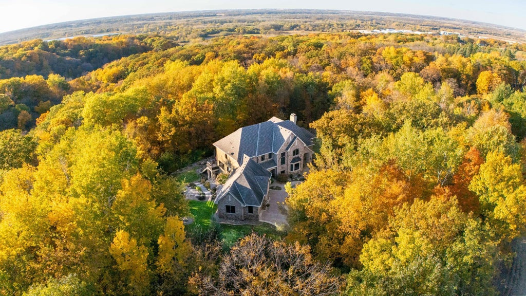 17620 Xanadu Avenue, Jordan