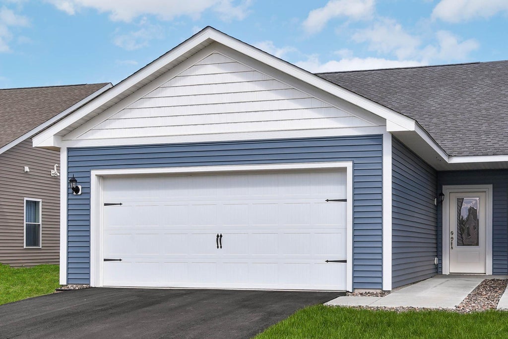 39879 Fallbrook Avenue, North Branch