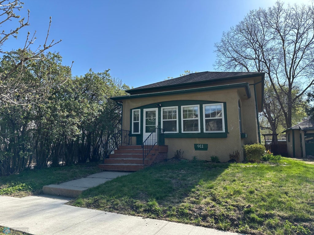 911 8th Street N, Fargo