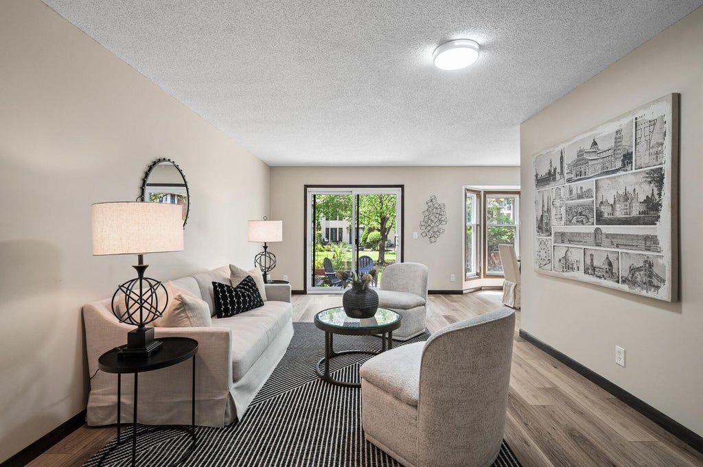 1940 Dupont Avenue S, Minneapolis