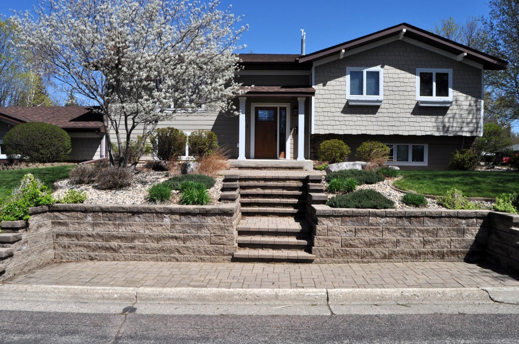 1401 N 5th Street, Montevideo