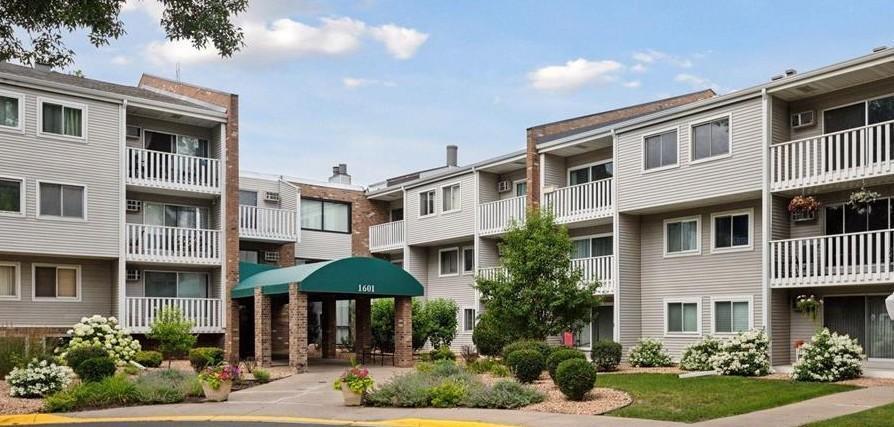 1601 N Innsbruck Drive 319, Fridley