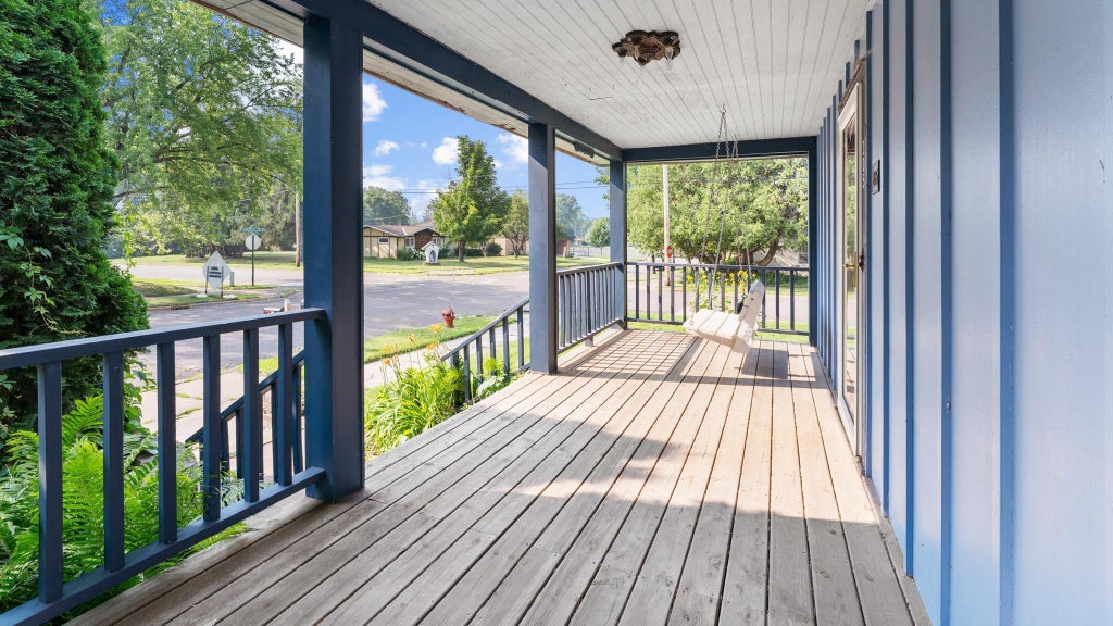 205 Commercial Avenue N, Sandstone