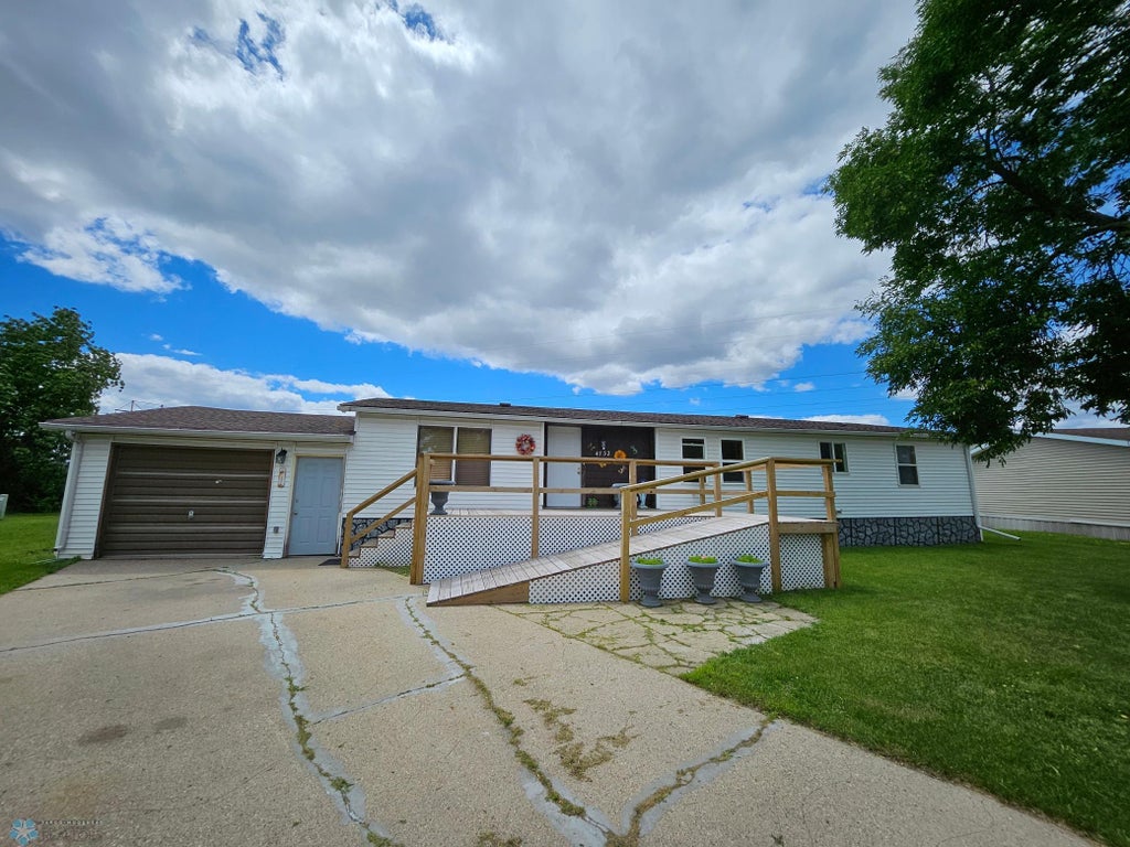 4732 San Juan Drive, Fargo