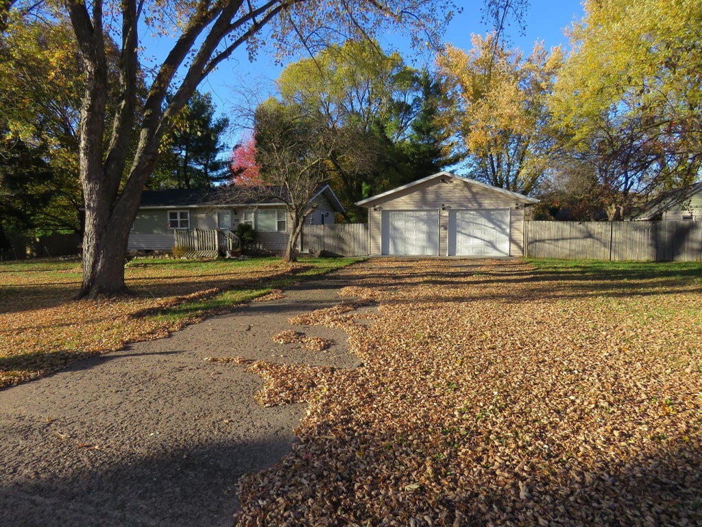 212 Mound Park Drive, Elk Mound