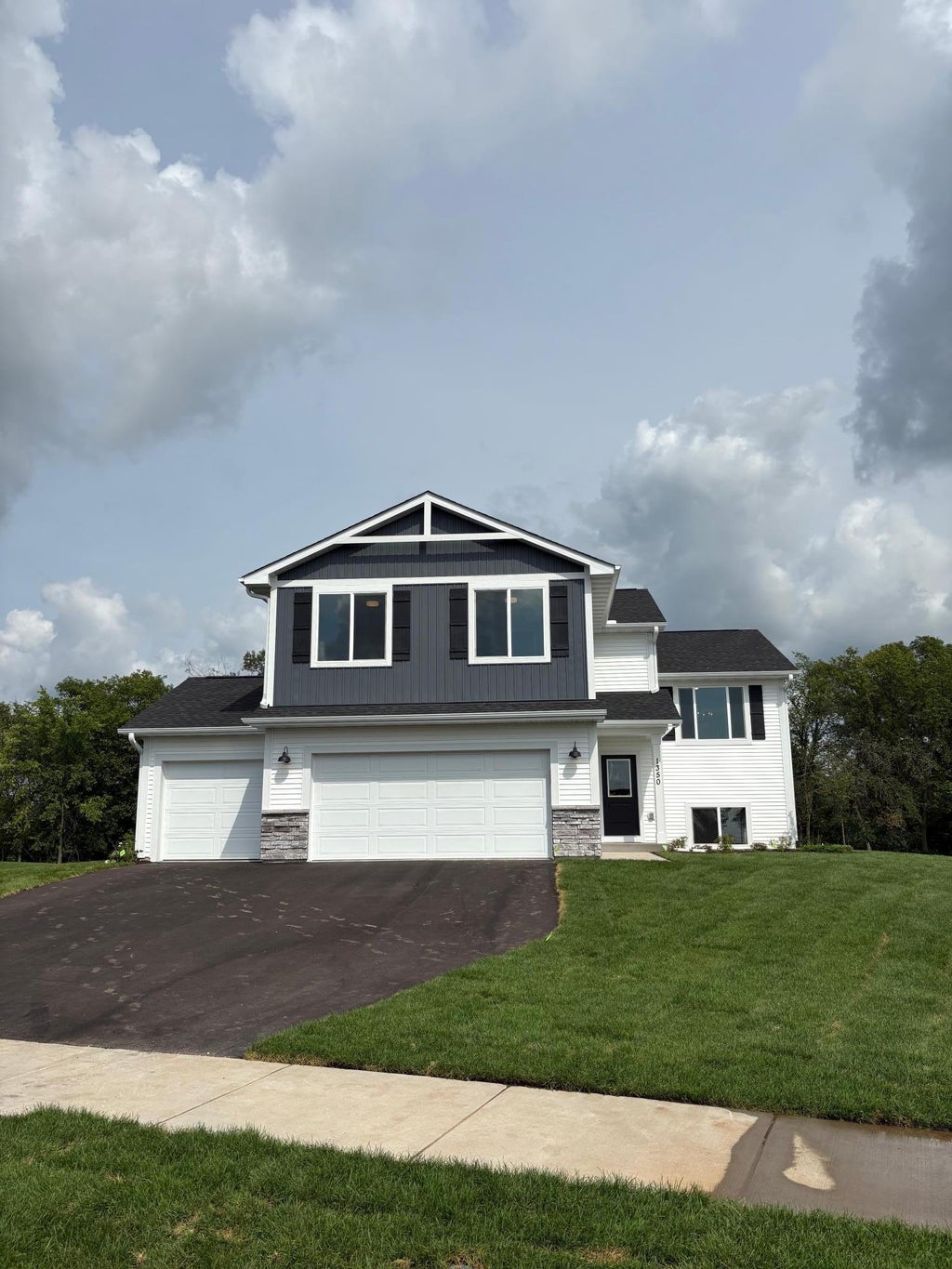 1350 Orchid Way, New Richmond