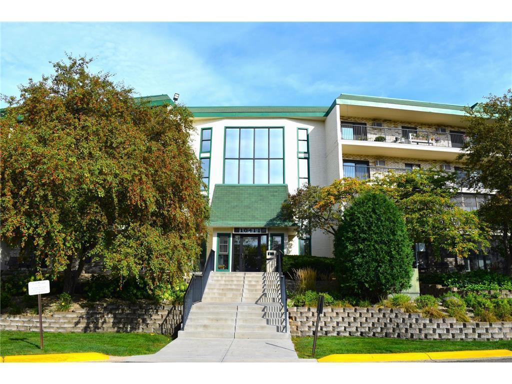 10411 Cedar Lake Road 213, Minnetonka