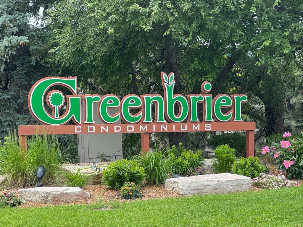 10411 Cedar Lake Road 213, Minnetonka