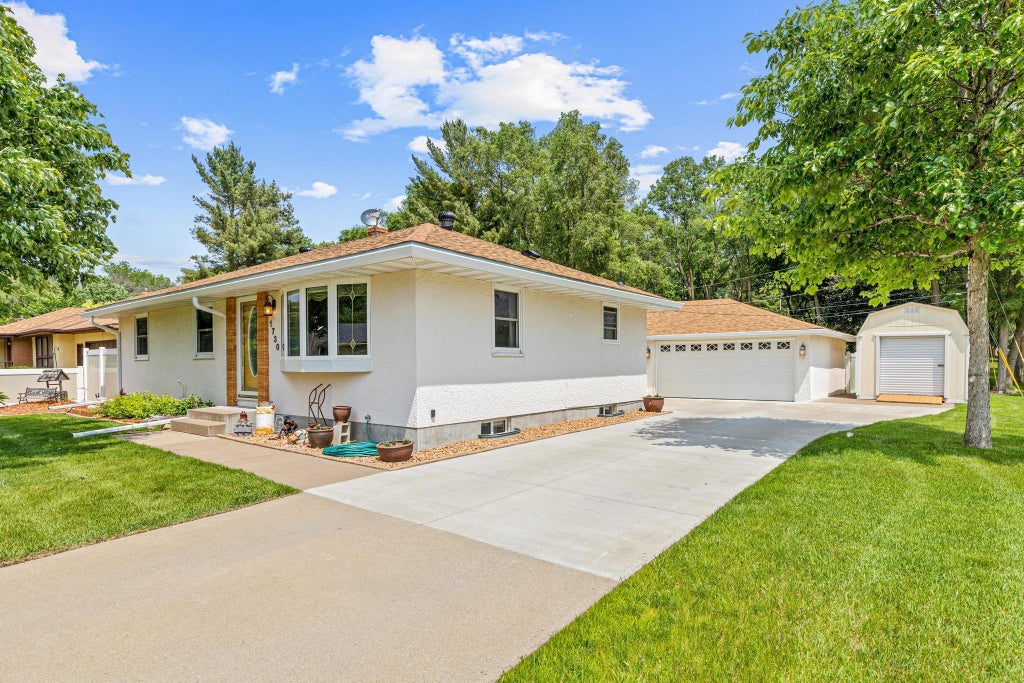 1730 Atlantic Street, Maplewood