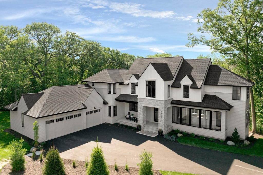 18995 Maple Lane, Deephaven