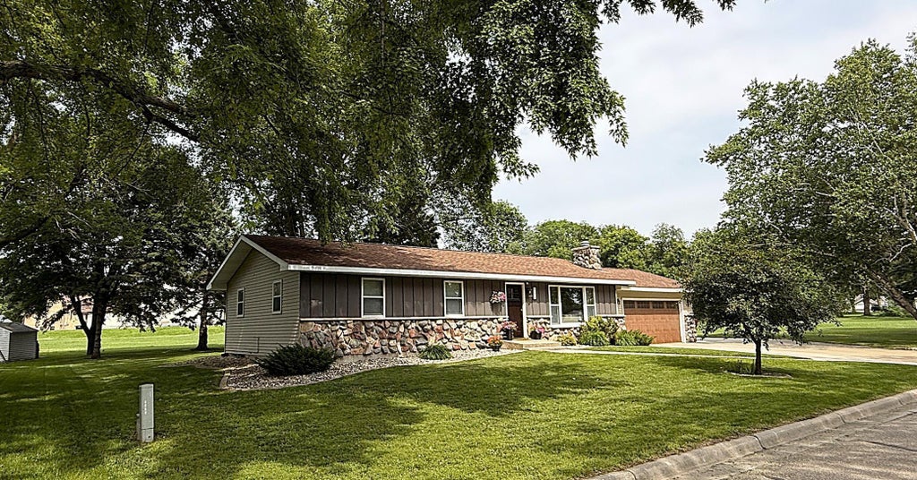 112 Orchard Circle, Montevideo