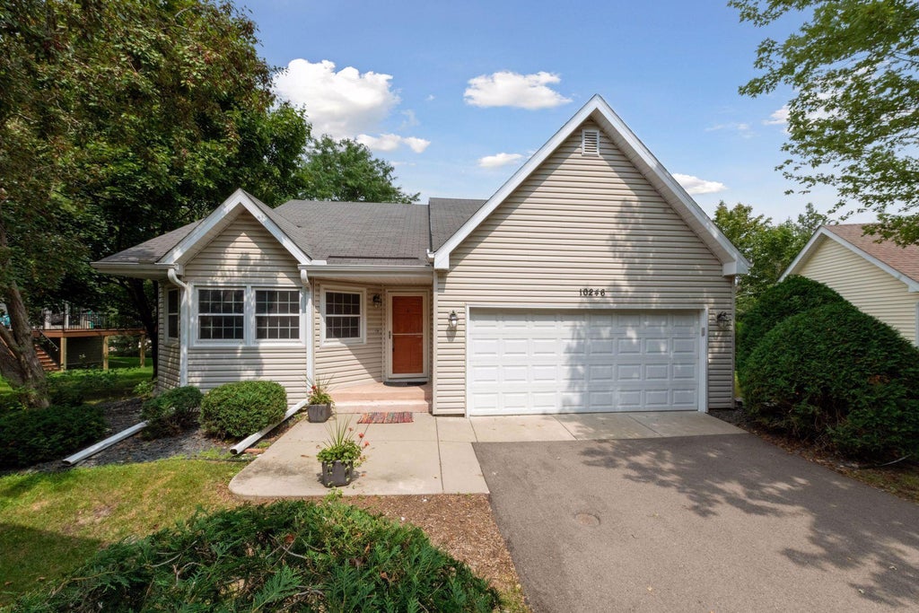 10246 Lee Drive, Eden Prairie
