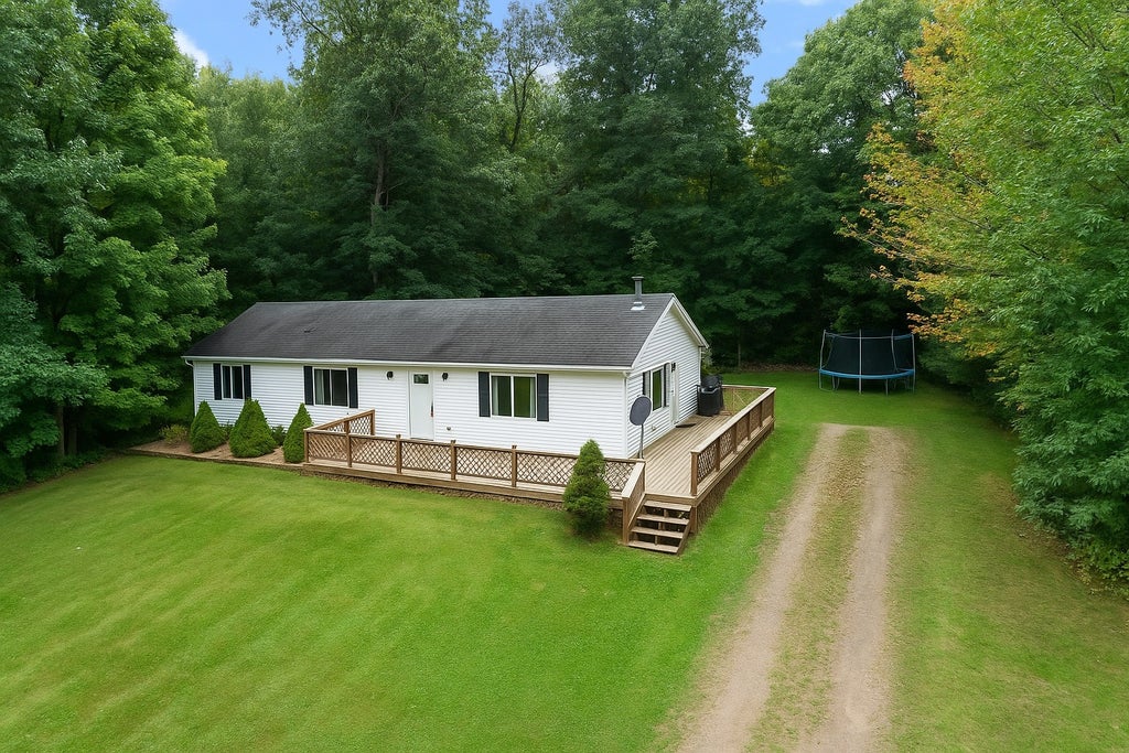 602 E Round Lake Avenue, Georgetown Twp