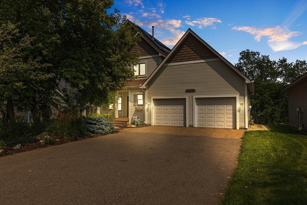 606 Sterling Street S, Maplewood