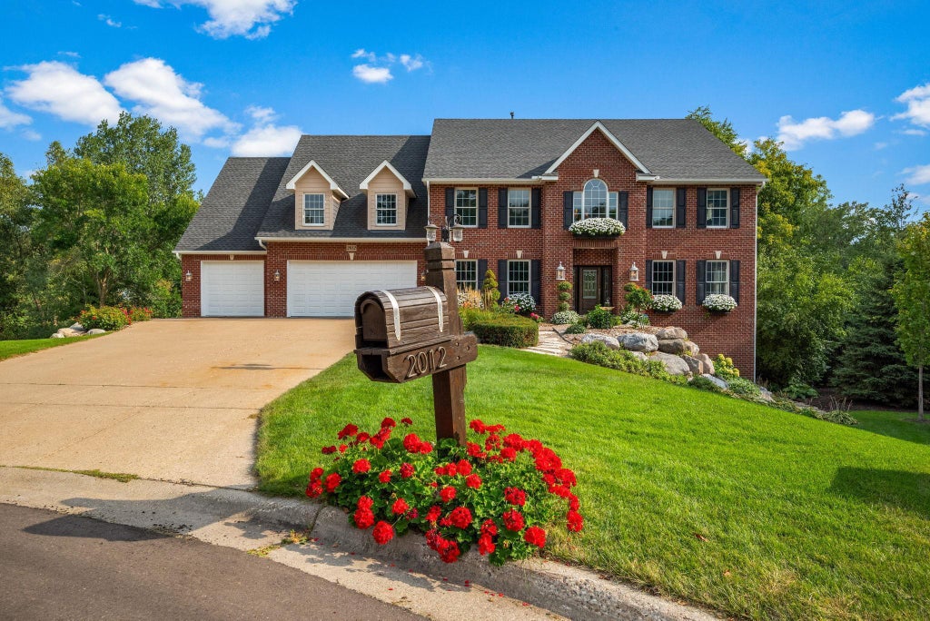 2012 Pine Ridge Drive, West Saint Paul