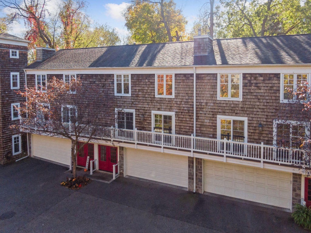 204 Central Avenue S, Wayzata