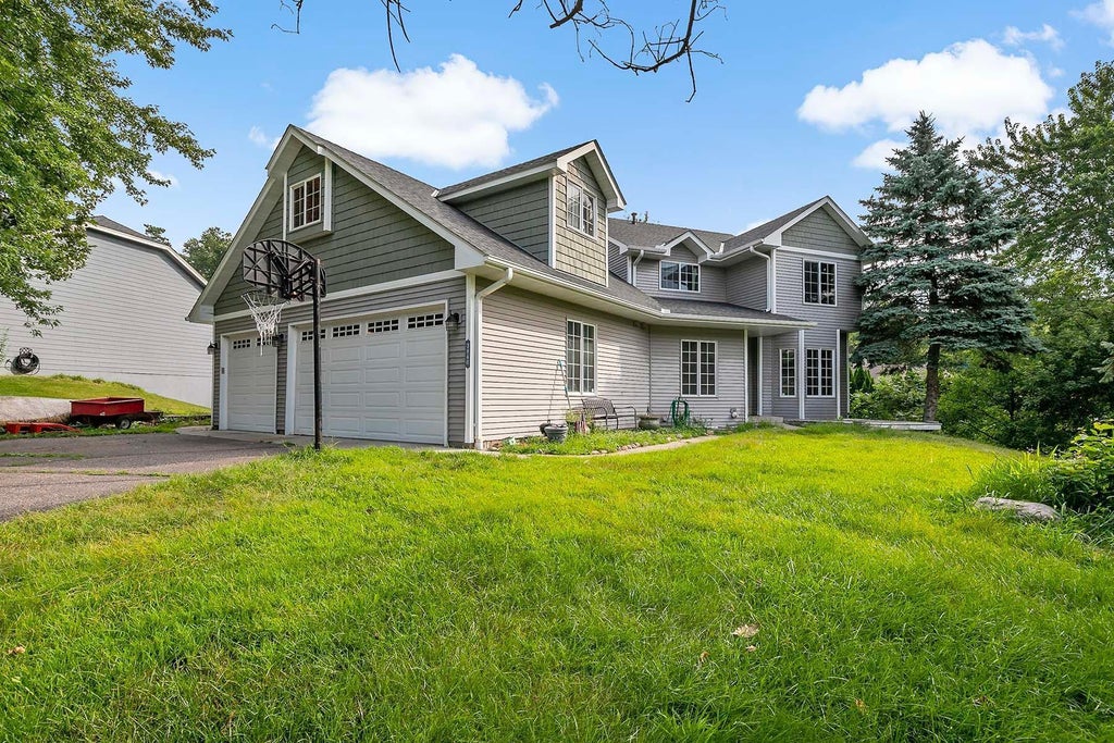 3960 Versailles Court, Eagan