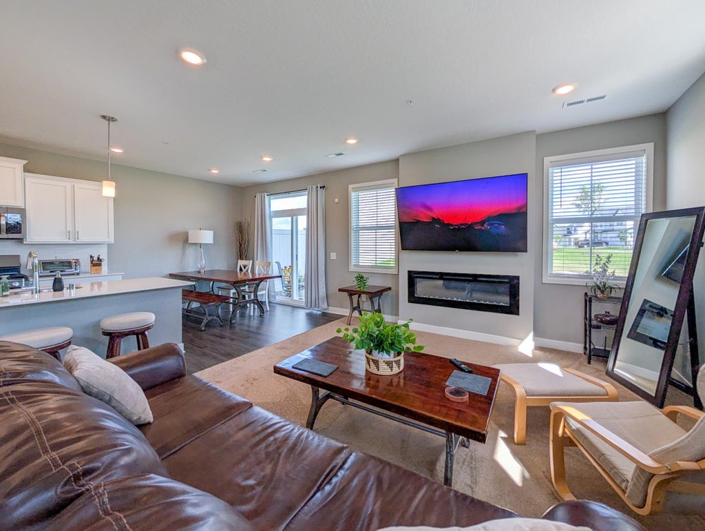 14177 Aberdeen Way, Rosemount