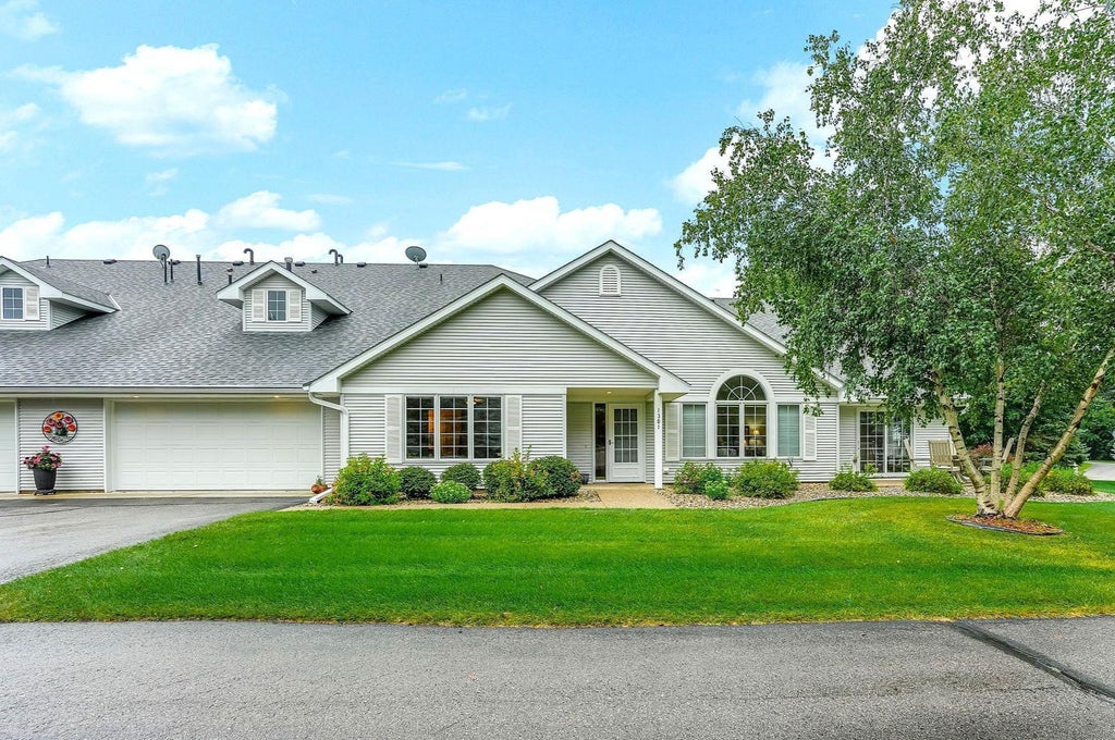 1301 Pine Pointe Curve, St Peter