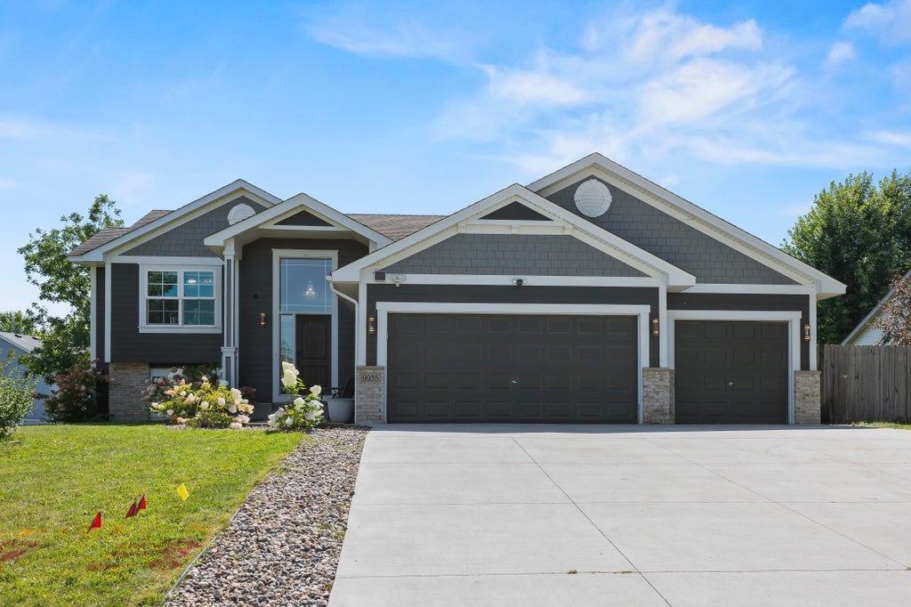 9935 41st Street Ne, Saint Michael