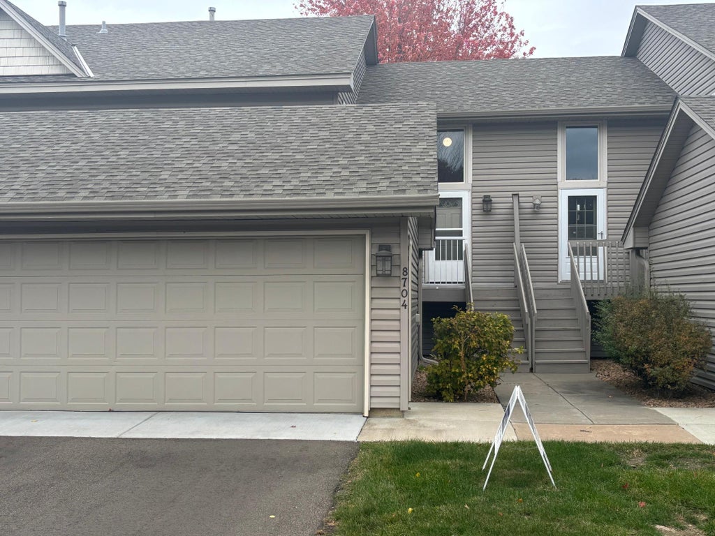 8704 Cottonwood Lane N, Maple Grove